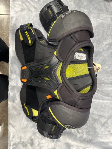 Small Senior CCM XF Pro Shoulder Pads (Used)