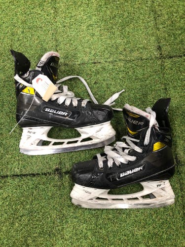 Junior Bauer Supreme 3S Pro Hockey Skates Regular Width Size 3.5 (Used)