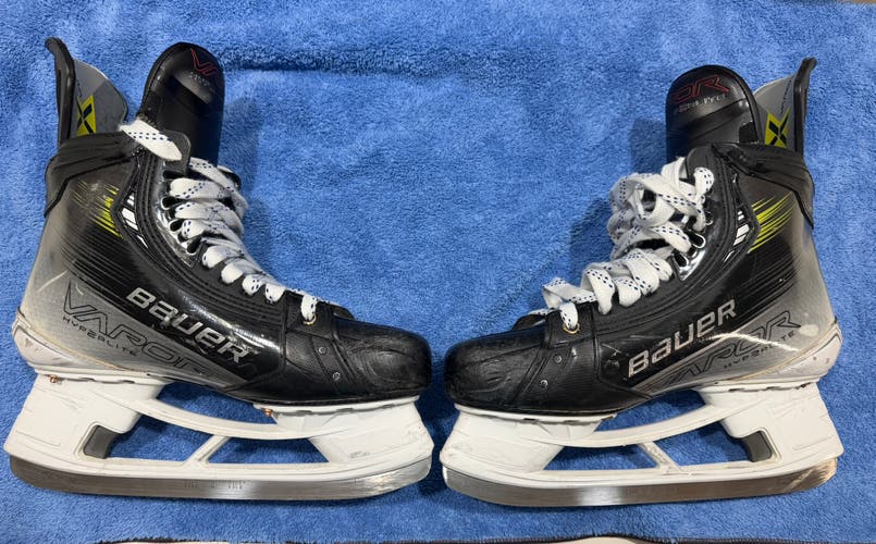 2023 Bauer Vapor Hyperlite 2 Hockey Skates Regular Width 9 (Used)
