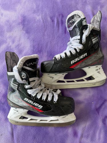 Intermediate Bauer Vapor X3 Hockey Skates Regular Width Size 4 (Used)