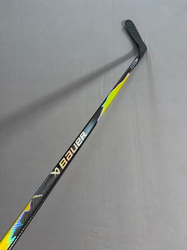 New 82 Flex P90TM Senior Bauer Vapor League (Flylite dress) Left hand Hockey Stick - Gold