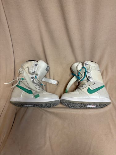 Women's Size M 8.0 (W 9.0) Nike Snowboard Boots (Used)