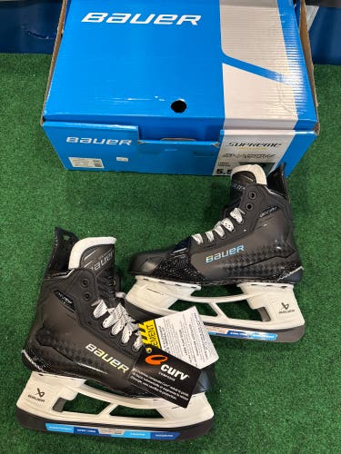 Intermediate Bauer Supreme Shadow Hockey Skates (Fit 2) Size 5.5 (New)
