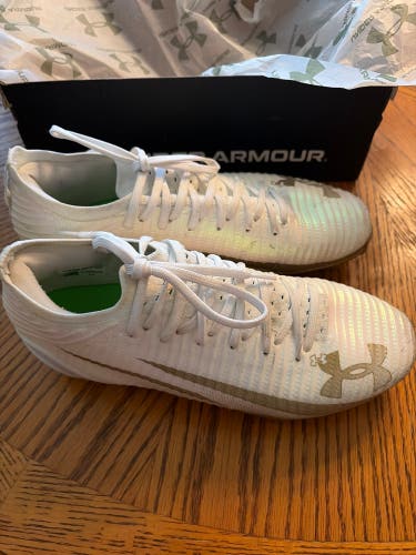 Men's Size M 9.5 (W 10.5) Under Armour Blur Low Top Molded Cleats (Used)