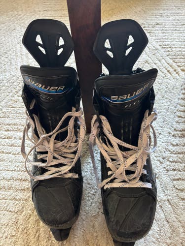 Black/Navy 2025 Bauer Vapor Flylite Hockey Skates Regular Width 10.5 (Used)