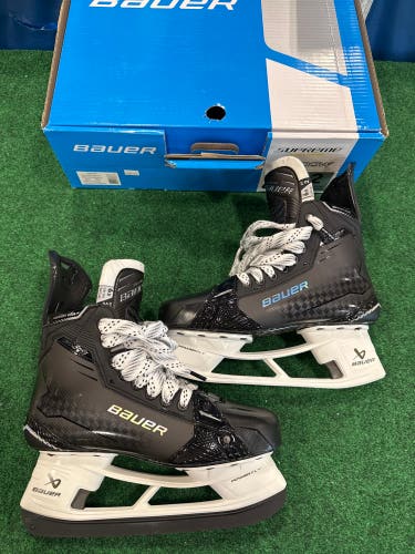 Intermediate Bauer Supreme Shadow Hockey Skates (Fit 2) Size 6.5 (New)