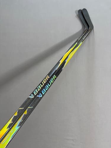 *2 Pack* of New 77 Flex P92M Senior Bauer Vapor League (Flylite dress) LH Hockey Sticks - Gold