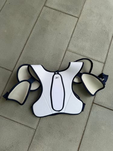 Men's Large/Extra Large Junior Reebok 2K Shoulder Pads (Used)