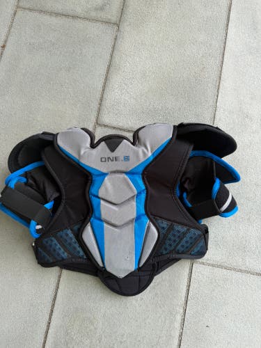 Large Junior Bauer Supreme One.8 Shoulder Pads (Used)