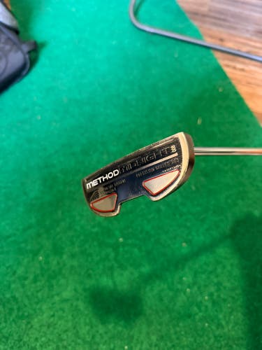 2012 Nike Nike Method Midnight 008 Blade Right Handed Putter 34.5" (Used)