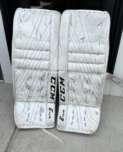 30" CCM Extreme Flex 4.9 Goalie Leg Pads (Used)