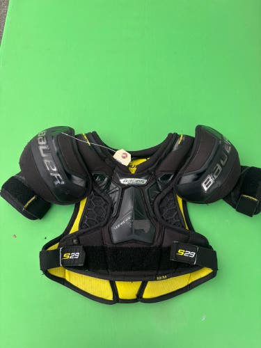 Medium Junior Bauer Supreme S29 Shoulder Pads