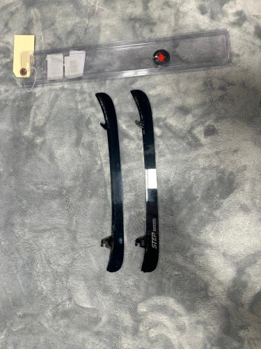 Step Steel Blacksteel Holders, Runners, & Replacement Steel Blades 295 mm (Used)