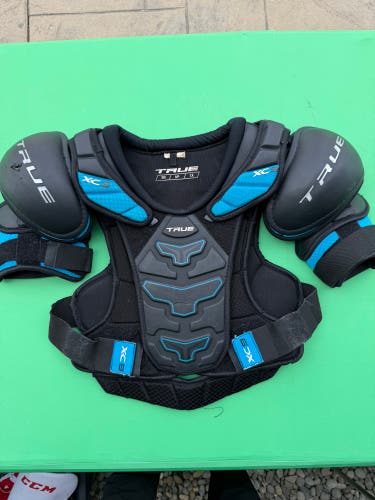 True XC9 Shoulder Pads | Senior Small
