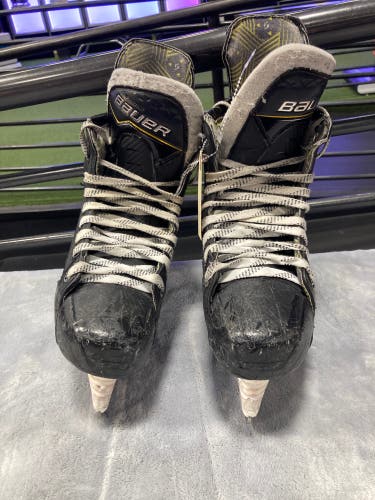Senior Bauer Supreme M40 Hockey Skates 7 (Used)