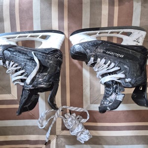 Black Bauer Supreme Mach Hockey Skates Regular Width Size 4.5 (Used)