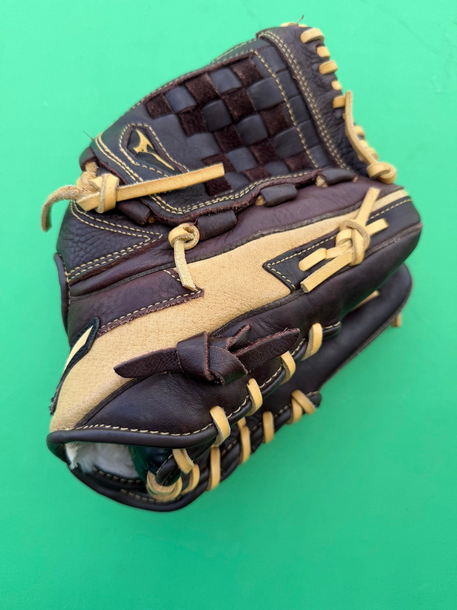 Mizuno Classic Select Series 11” Infield Baseball Glove