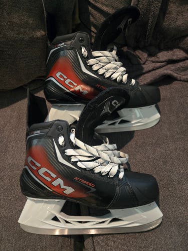Red CCM JetSpeed FT860 Hockey Skates Regular Width 10.5 (Used)