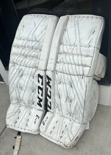 28" CCM Extreme Flex 4.5 Goalie Leg Pads (Used)