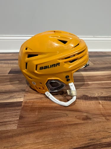 Medium Bauer Re-Akt 150 Helmet (Used)