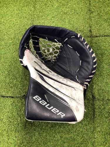 Senior Bauer Vapor X5 Pro Goalie Glove Regular (Used)