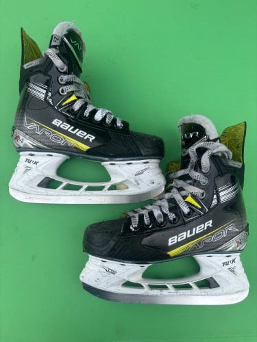Junior Bauer Vapor X4 Hockey Skates Regular Width Size 2.5