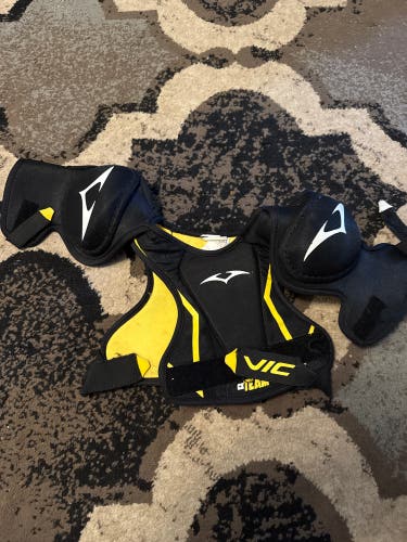 Men's Medium Youth Vic Shoulder Pads (Used)