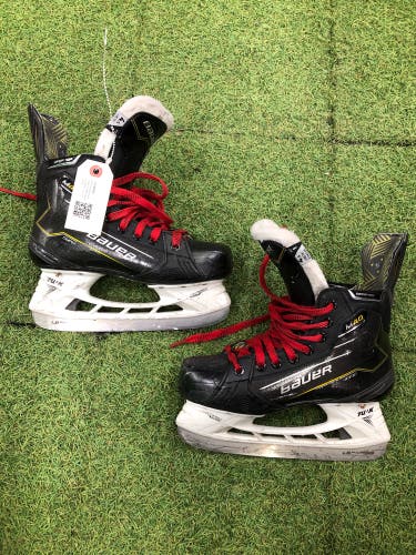 Intermediate Bauer Supreme M40 Hockey Skates Size 4.5 (Used)