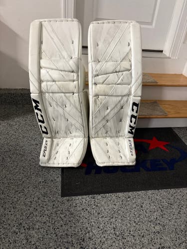 34" CCM EFlex 5 Goalie Leg Pads (Used)