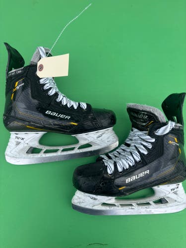 Intermediate Bauer Supreme M5 Pro Hockey Skates Size 5