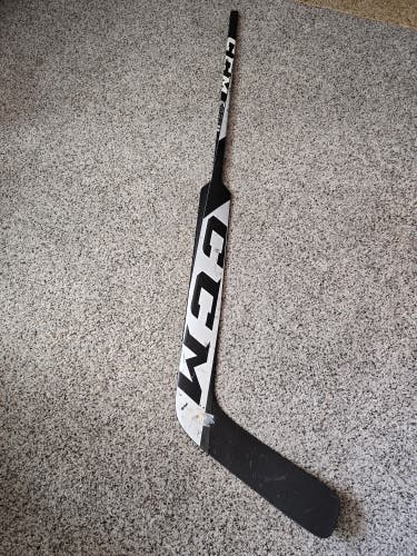 Intermediate CCM Extreme Flex 5.5 Regular Goalie Stick 23" Paddle (Used)