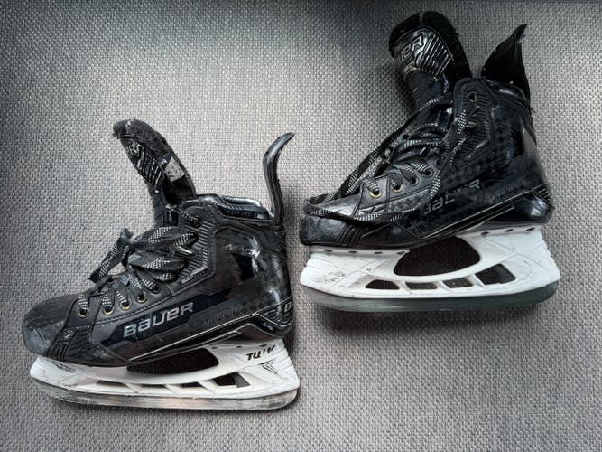 Bauer Supreme Mach Hockey Skates 7.5 (Used)
