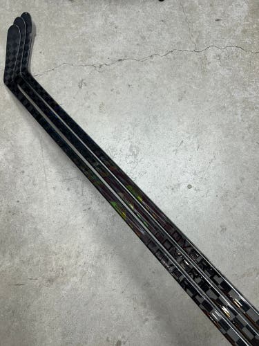 3 Pack 80 Flex P28 Senior Warrior Covert QR6 Pro Right Hand Hockey Stick (New) Pro Stock