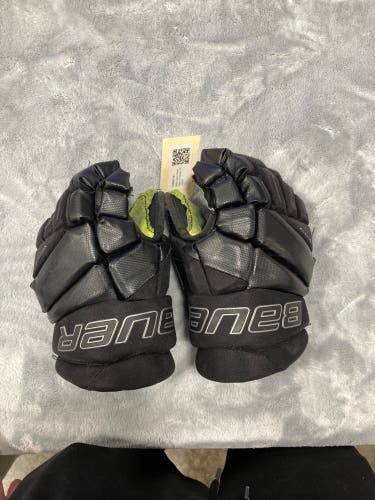 Black Junior Bauer Vapor 3X Gloves 11" (Used)
