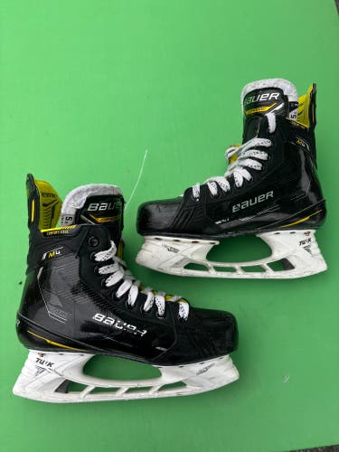 Intermediate Bauer Supreme M4 Hockey Skates Size 5.5