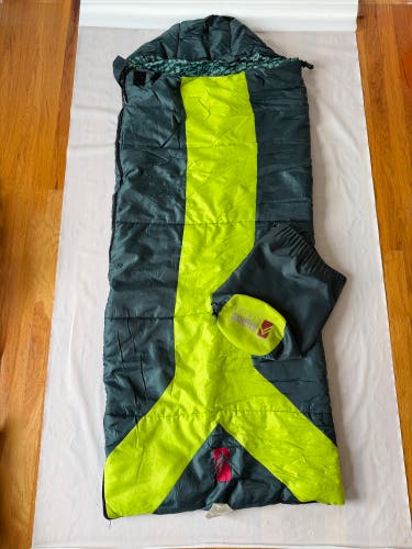 Alpine Design youth mummy Sleeping Bag Hooded Lime Green 66"x26" TC-LF911P