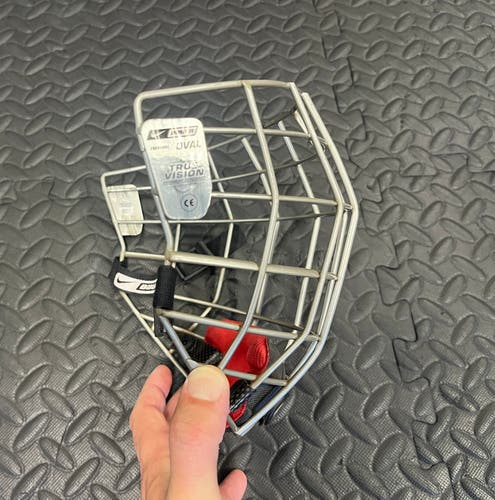 Medium Bauer True Vision FM8500L Oval Full Cage (Used)