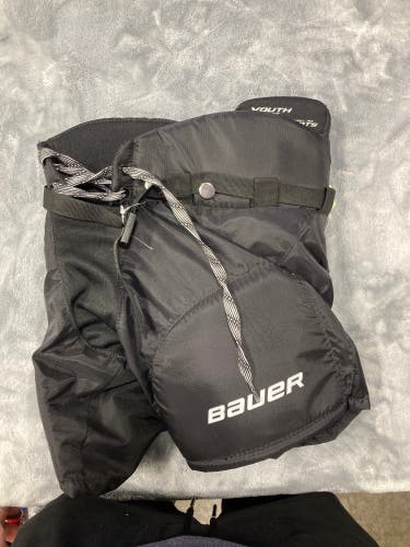 Black Youth Small Bauer Nexus 400 Hockey Pants (Used)