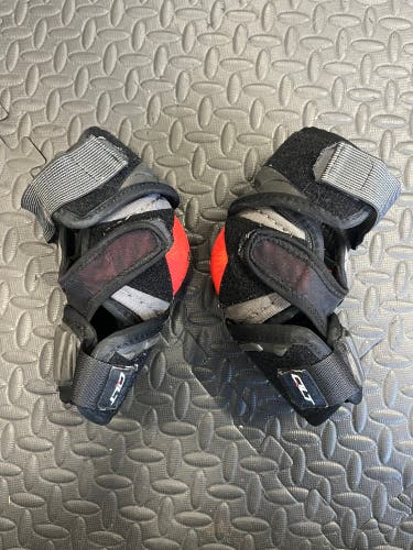 Junior Medium CCM QuickLite QLT 290 Elbow Pads (Used)