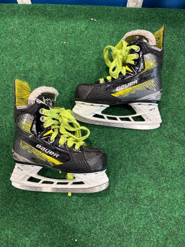 Youth Bauer Vapor X4 Hockey Skates (Regular) 12y (Used)