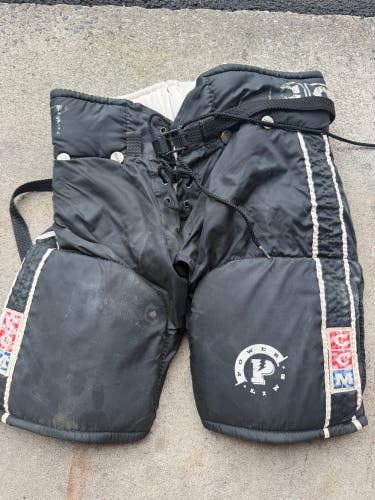 Junior Small CCM Powerline Hockey Pants (Used)