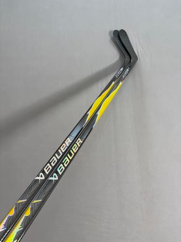 *2 Pack* of New 77 Flex P28 Senior Bauer Vapor League (Flylite dress) LH Hockey Sticks - Gold
