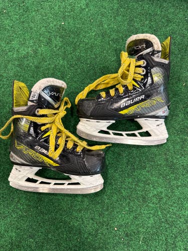 Youth Bauer Vapor X4 Hockey Skates (Regular) 10.5y (Used)