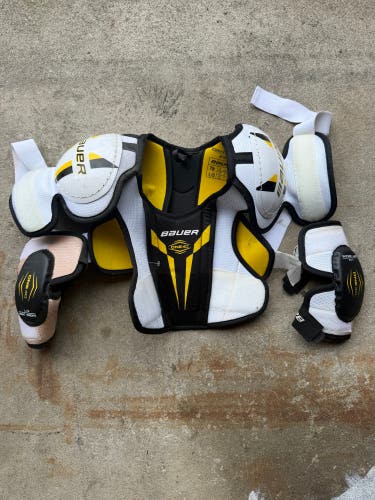 Large Bauer One55 Goalie Chest Protector (Used)