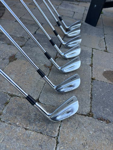 Men's 2007 Mizuno MP-67 Right Handed Iron Set Stiff Flex Graphite Shaft (Used)