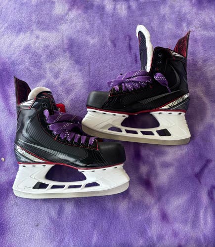 Senior Bauer Vapor X2.7 Hockey Skates Regular Width Size 6 (Used)