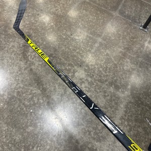 Intermediate True Catalyst 9x Hockey Stick Right Handed 40 Flex (Used)