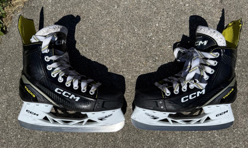 2022 CCM AS-560 Hockey Skates Regular Width Size 5 (Used)