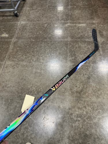 Youth Bauer Vapor Flylite Hockey Stick Left Hand Less Than 30 Flex (Used)