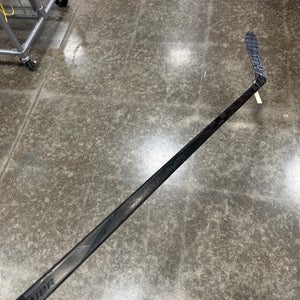 Senior Bauer Vapor Hyperlite 2 Hockey Stick Left Hand P28 65 Flex (Used)